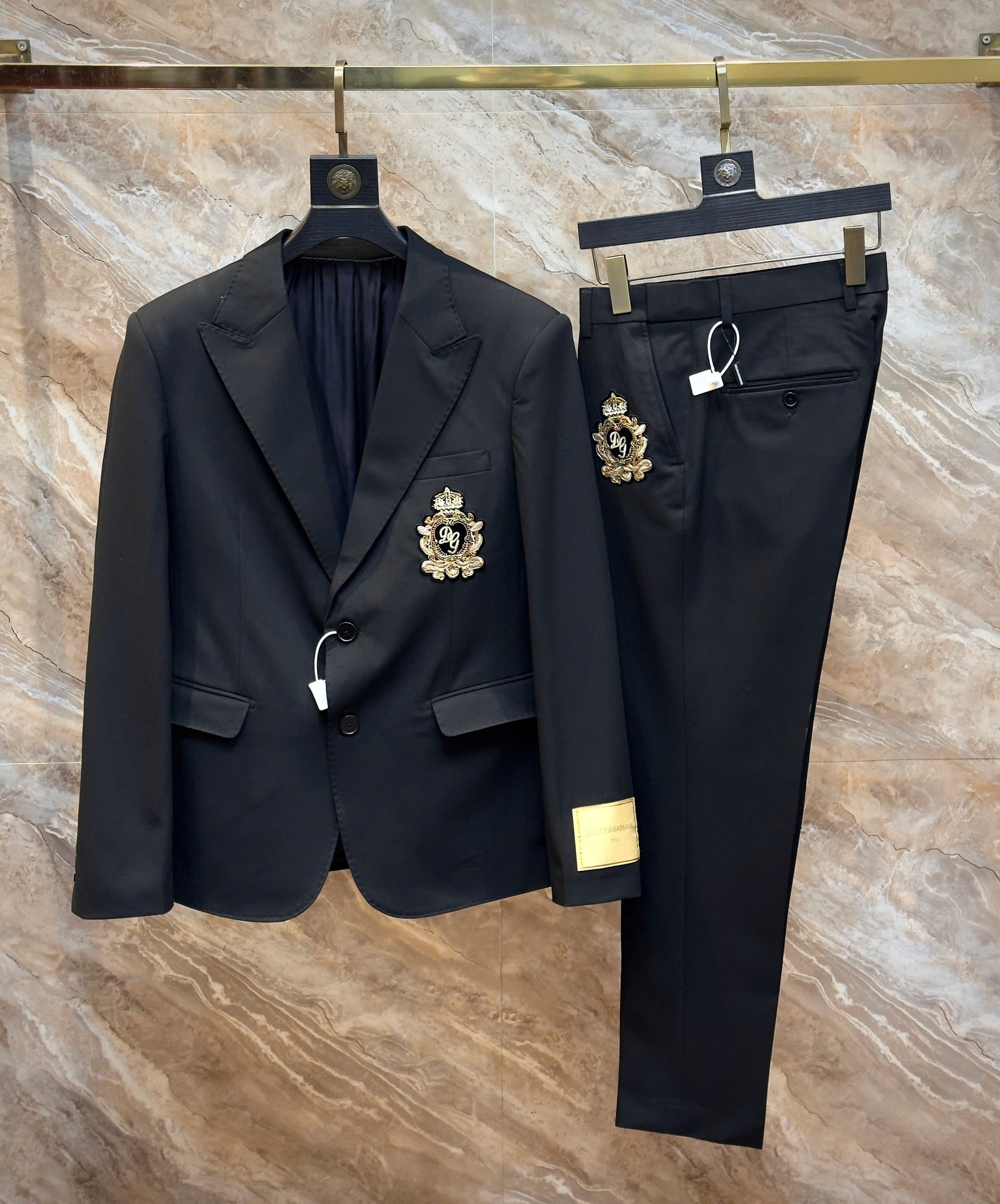 Áo khoác Vest Dolce Gabbana DG Đen logo tag huy hiệu thêu ngực Like Auth on web DDT